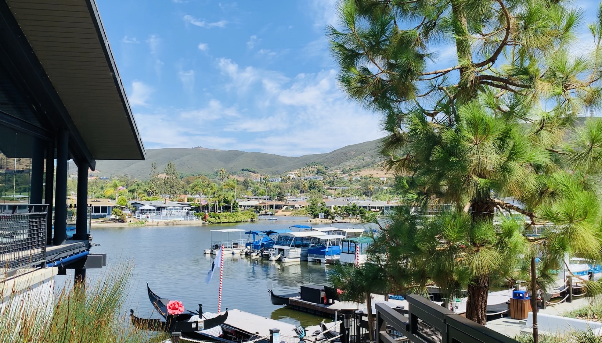 LakeSanMarcosCAAmalfiitalianrestaurantoverlookingthelake1